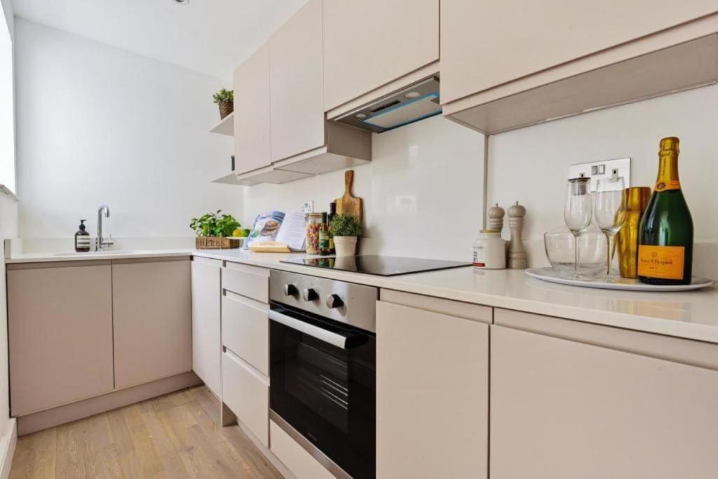 Amazing 3 Bed Interior Designed House With Garden - 114 The Hervey London Luaran gambar