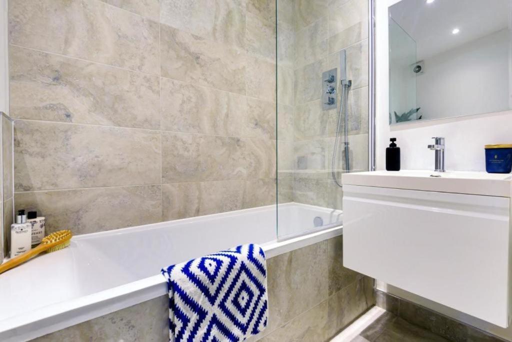 Amazing 3 Bed Interior Designed House With Garden - 114 The Hervey London Luaran gambar